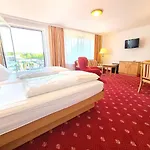 Thermenhotel Tannenhof - Ihr Wohlfuehl-hotel מלון 4*