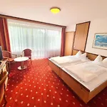 فندق Thermenhotel Tannenhof - Ihr Wohlfuehl-hotel 4*