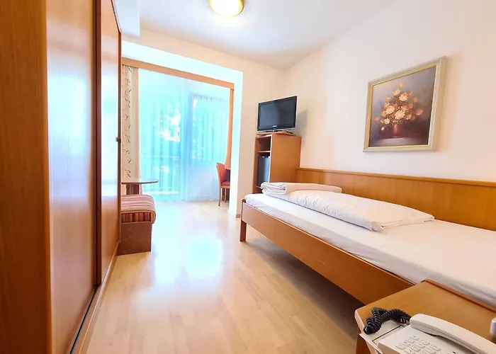 Hotell Thermenhotel Tannenhof - Ihr Wohlfuehl-hotel